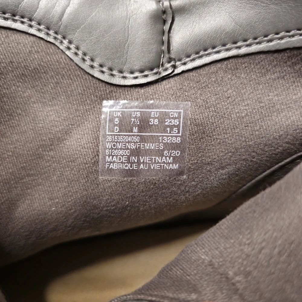 Clarks Gray/tan Suede Ankle Booties‎ 7.5